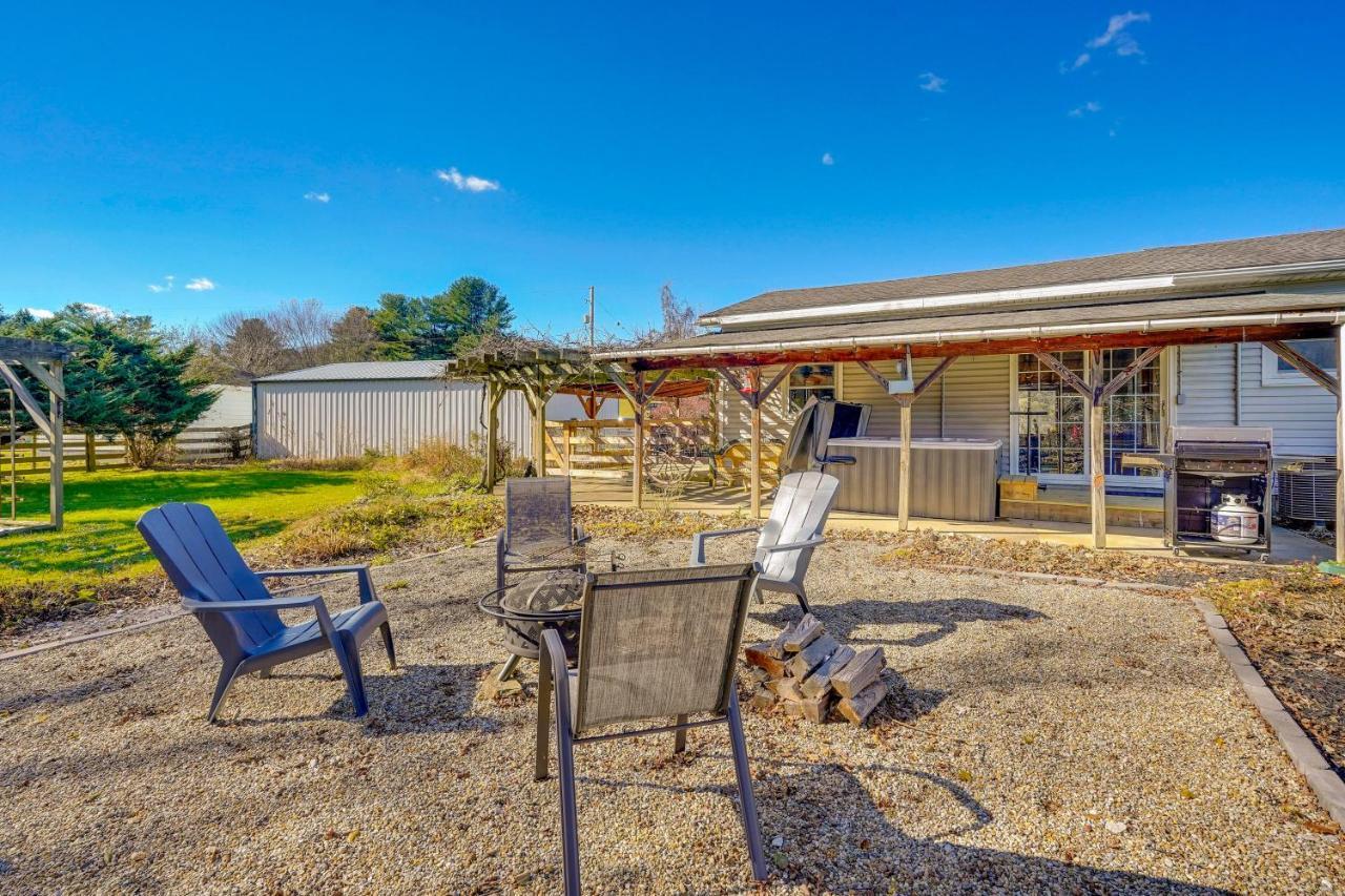 Hocking Hills Hideaway With Hot Tub And Fire Pit! Villa Logan Eksteriør bilde