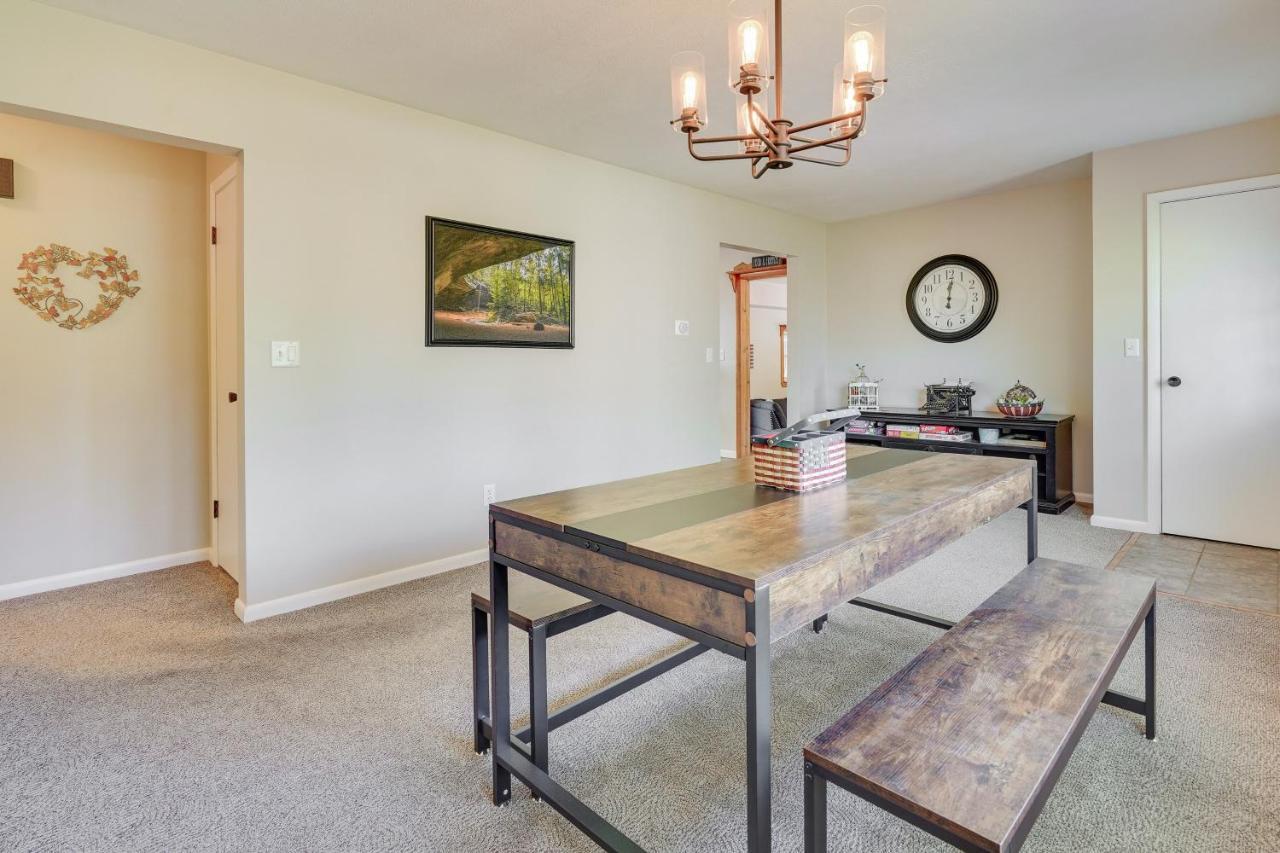 Hocking Hills Hideaway With Hot Tub And Fire Pit! Villa Logan Eksteriør bilde