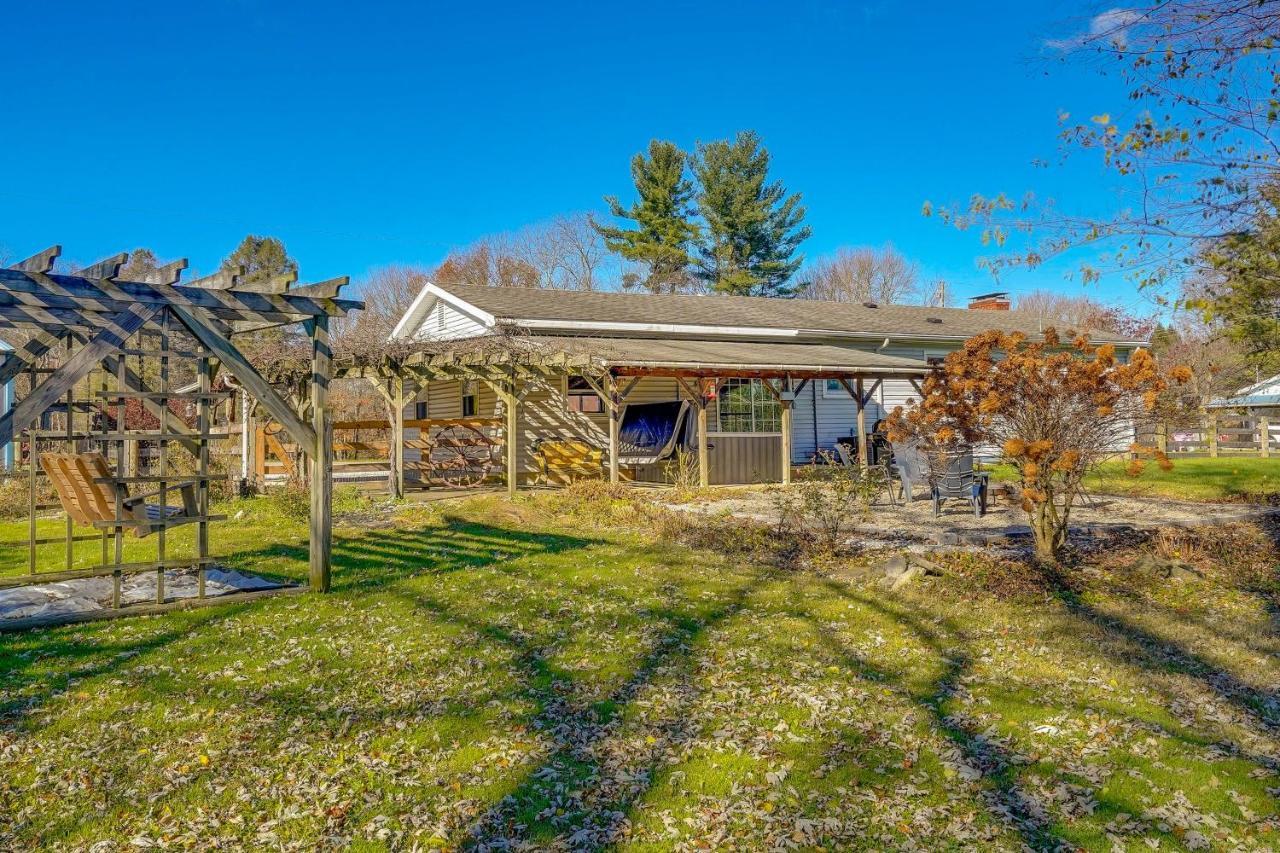 Hocking Hills Hideaway With Hot Tub And Fire Pit! Villa Logan Eksteriør bilde