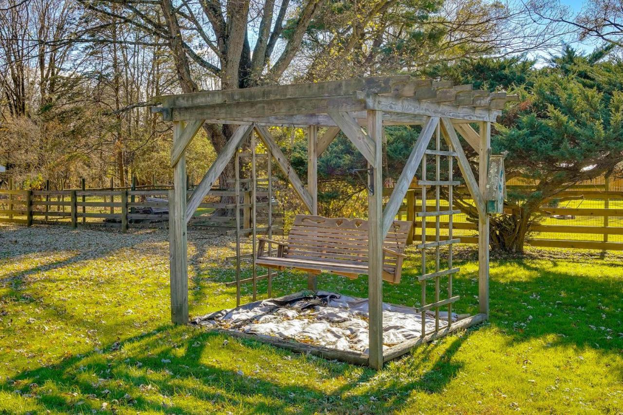 Hocking Hills Hideaway With Hot Tub And Fire Pit! Villa Logan Eksteriør bilde