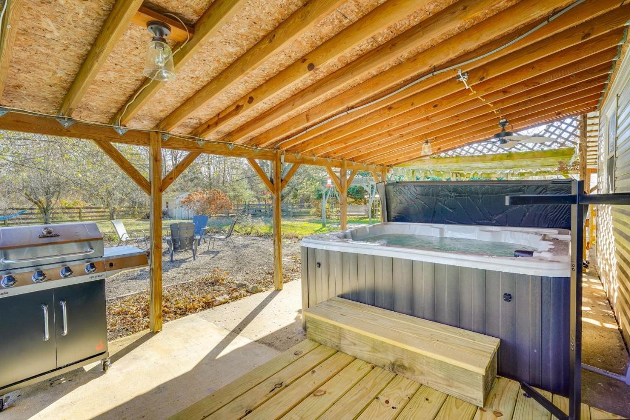 Hocking Hills Hideaway With Hot Tub And Fire Pit! Villa Logan Eksteriør bilde