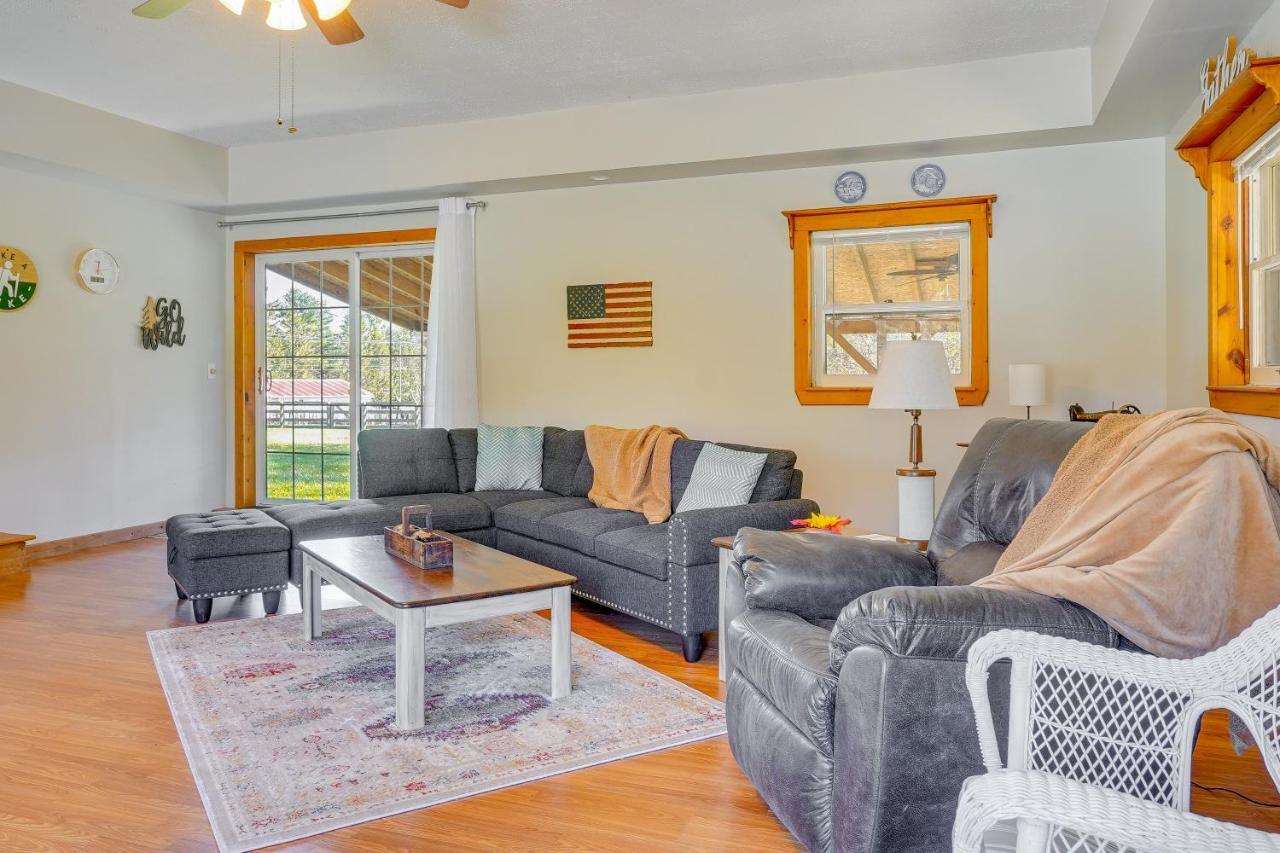 Hocking Hills Hideaway With Hot Tub And Fire Pit! Villa Logan Eksteriør bilde